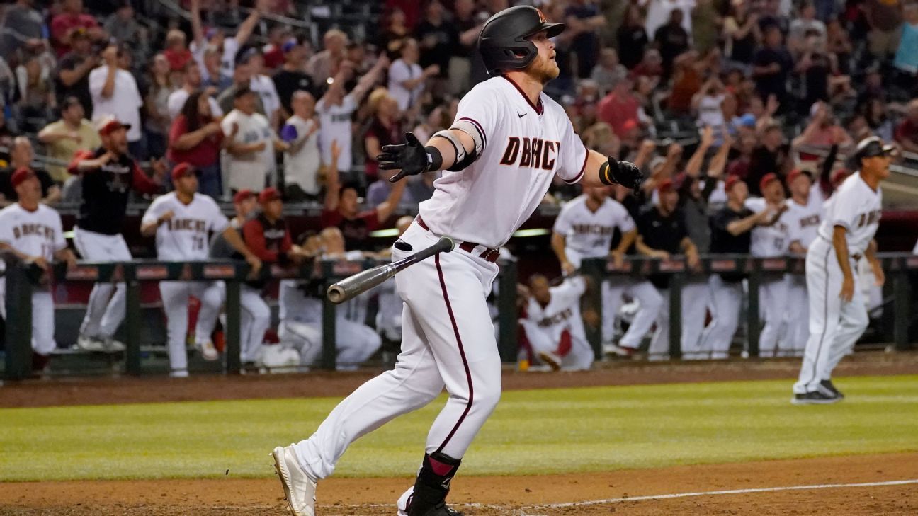 D-backs' Beer blasts walk-off on Nat'l Beer Day