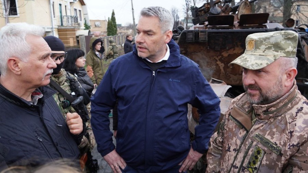 Austrian Chancellor visits Bucha