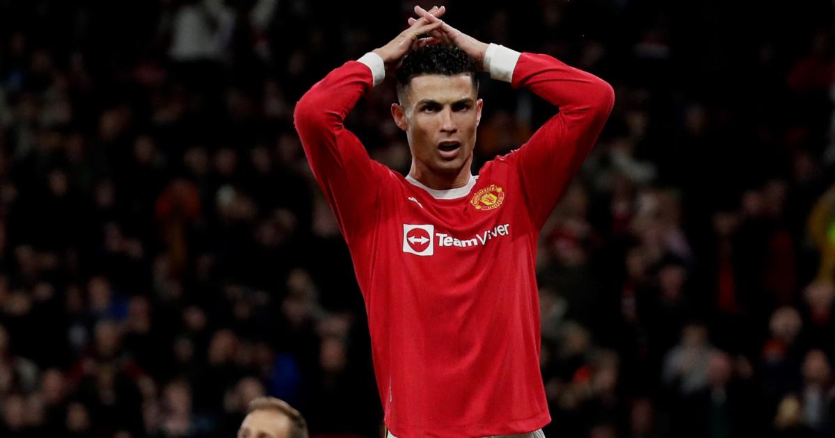 Cristiano Ronaldo's offer to Everton fan after appearing to break their phone following Man Utd defeat