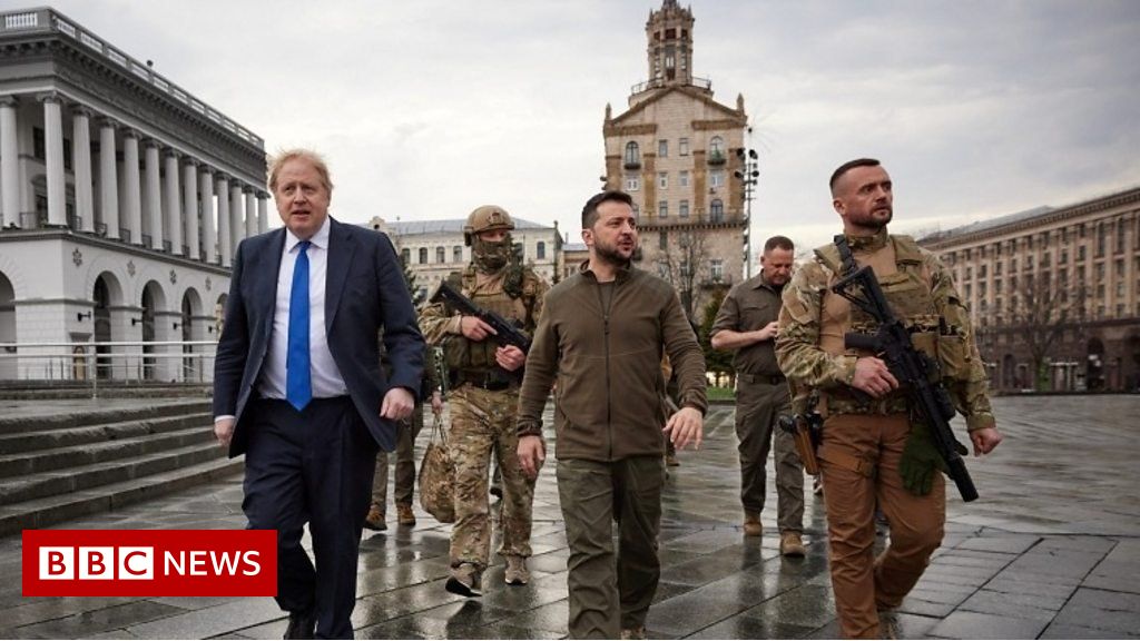 Ukraine war: Johnson and Zelensky tour near-empty streets in Kyiv