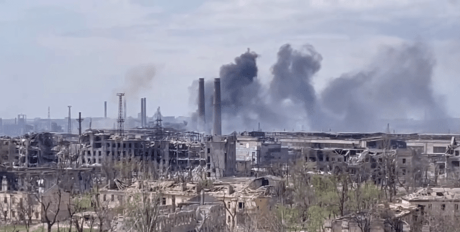 Russians resume assault on Azovstal plant after UN convoy leaves