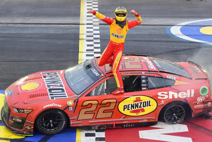William Byron calls Joey Logano a 'moron' after late bump to take lead at Darlington