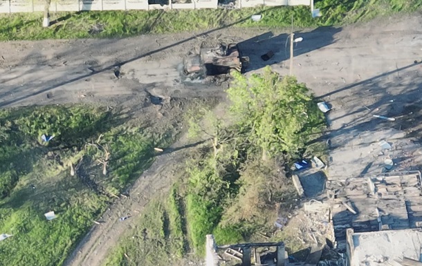 Armed Forces of Ukraine destroyed the Tiger armored vehicle with a crew (photo)