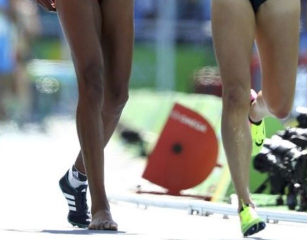 Terence Crawford's daughter lost a shoe at the starting line, still smoked EVERYONE in sprint