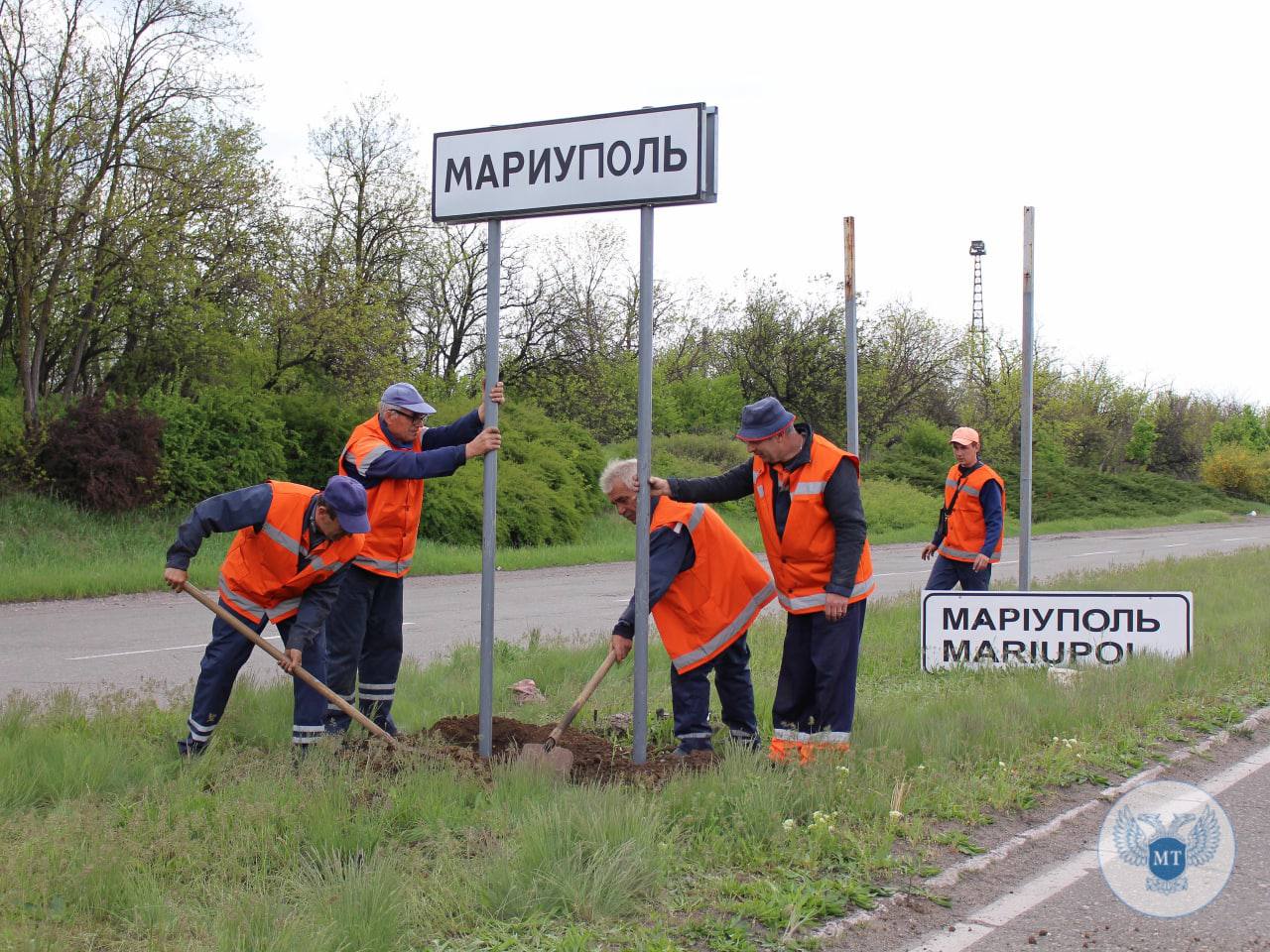 In Mariupol occupiers are changing Ukrainian signs to Russian while people have nothing to eat
