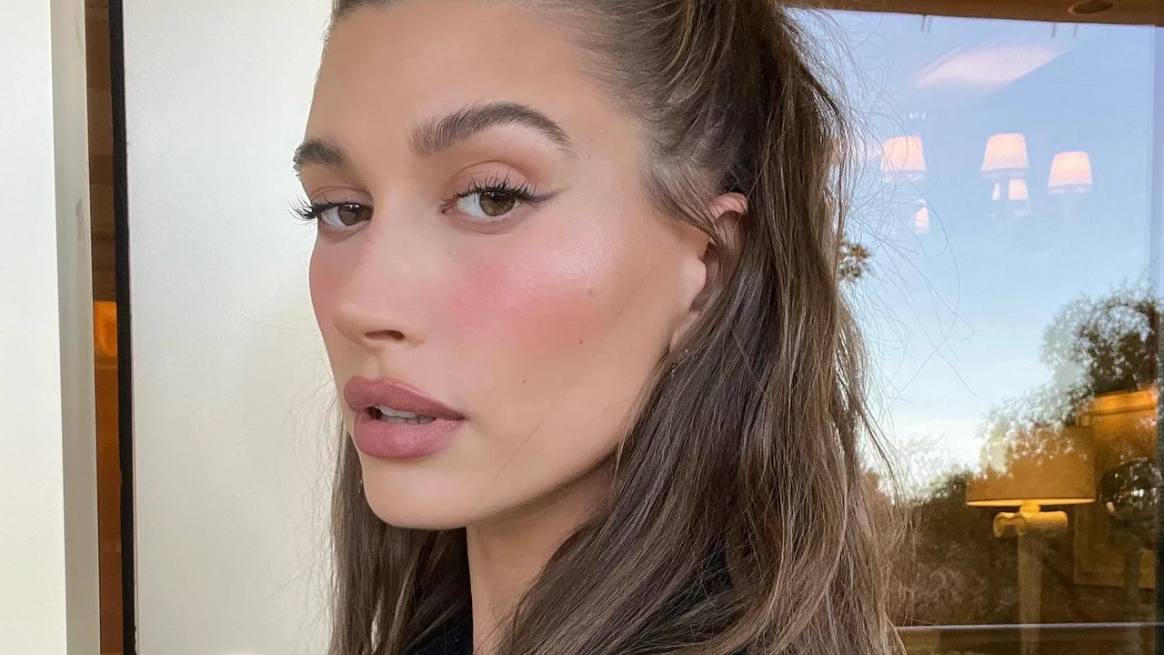 Sunburnt Blush Is Summer's Biggest It-Girl Makeup Trend 