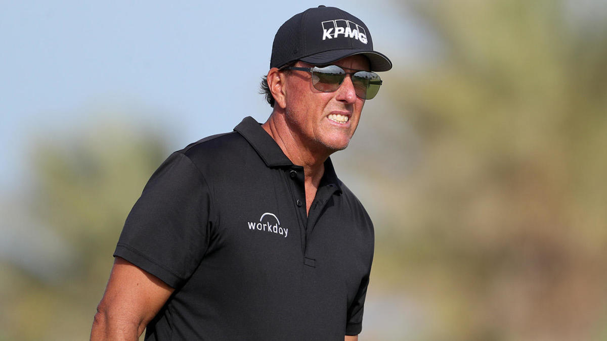 'It's a pretty big fall': How everything changed for Phil Mickelson in just one year
