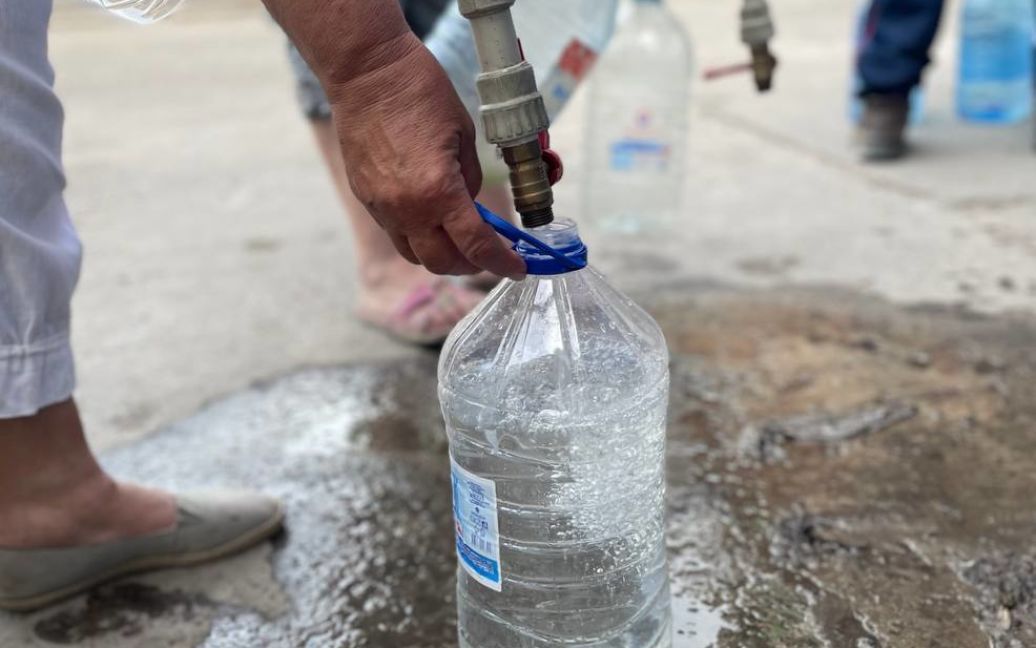 Mariupol Residents Sign In to Queues Several Days in Advance to Get Potable Water