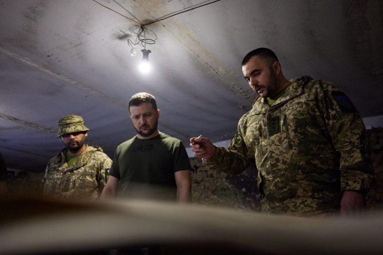 Zelensky visits frontline in Zaporizhzhya region