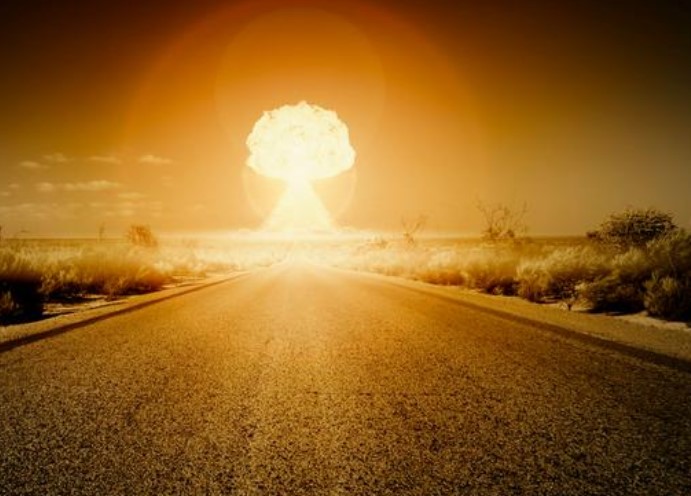 Yuri Felshtinsky: Russia May Launch Nuclear Strikes Against Europe From Belarus