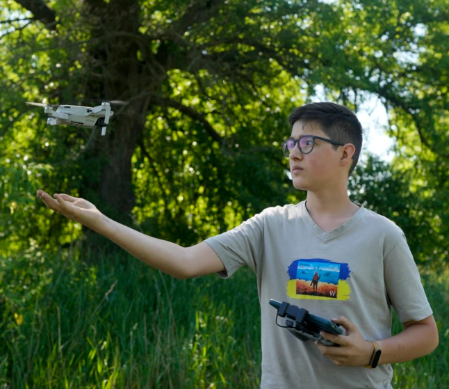 Ukraine Hails Teen Drone Operator Who Spied Russian Armor