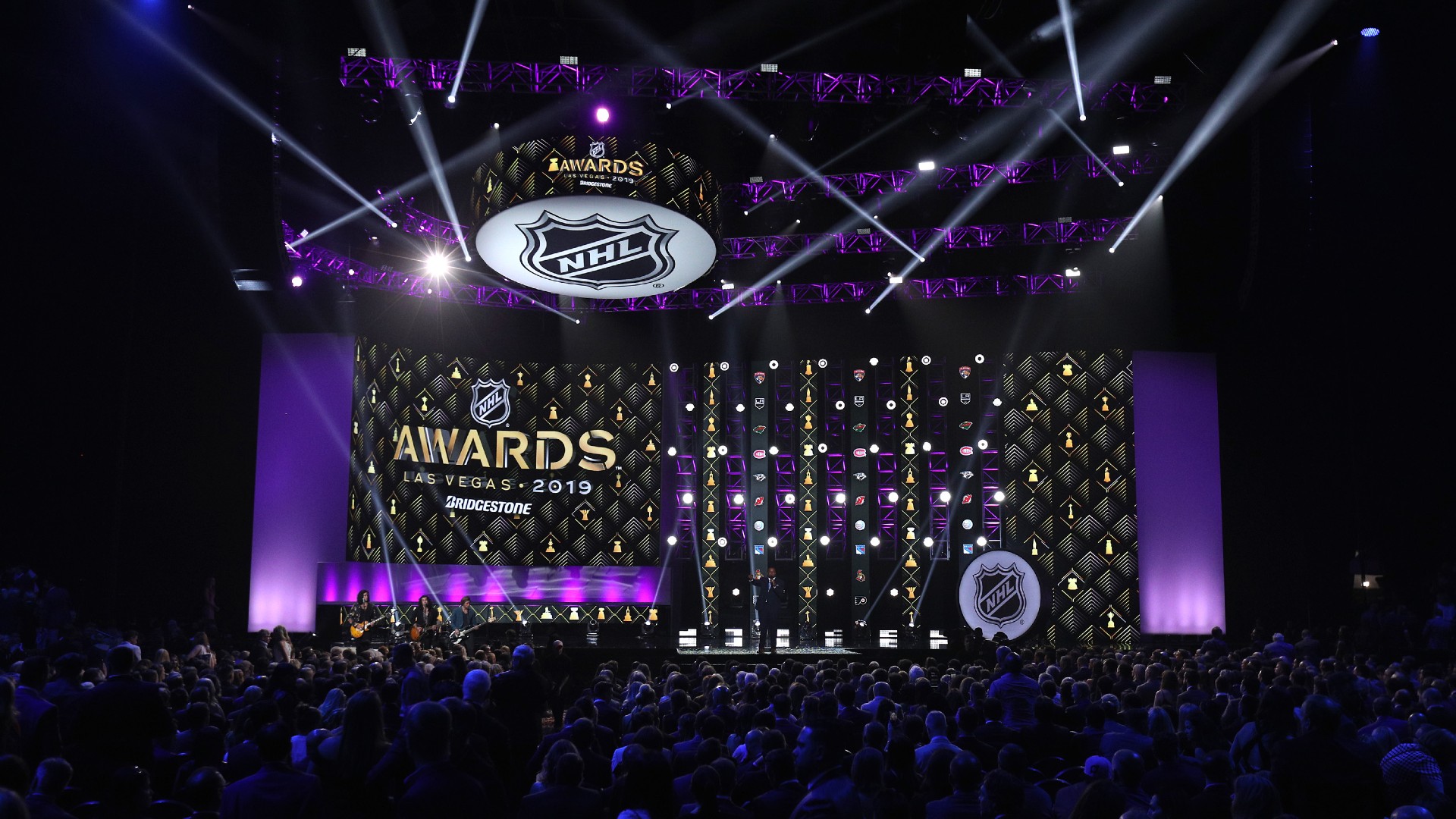 What channel is the 2022 NHL Awards Show on tonight?