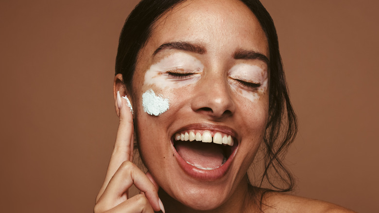 17 Best Spray Sunscreens for Your Face and Body