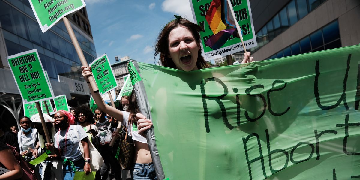 How to Protest the Overturning of Roe v. Wade - Best Practices and Tips