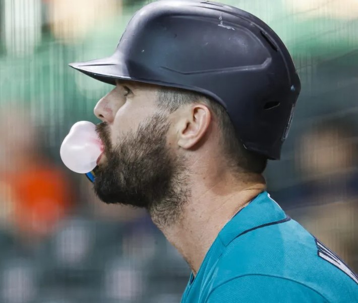 Seattle Mariners fan sends Jesse Winker a pizza after ejection and major brawl with Los