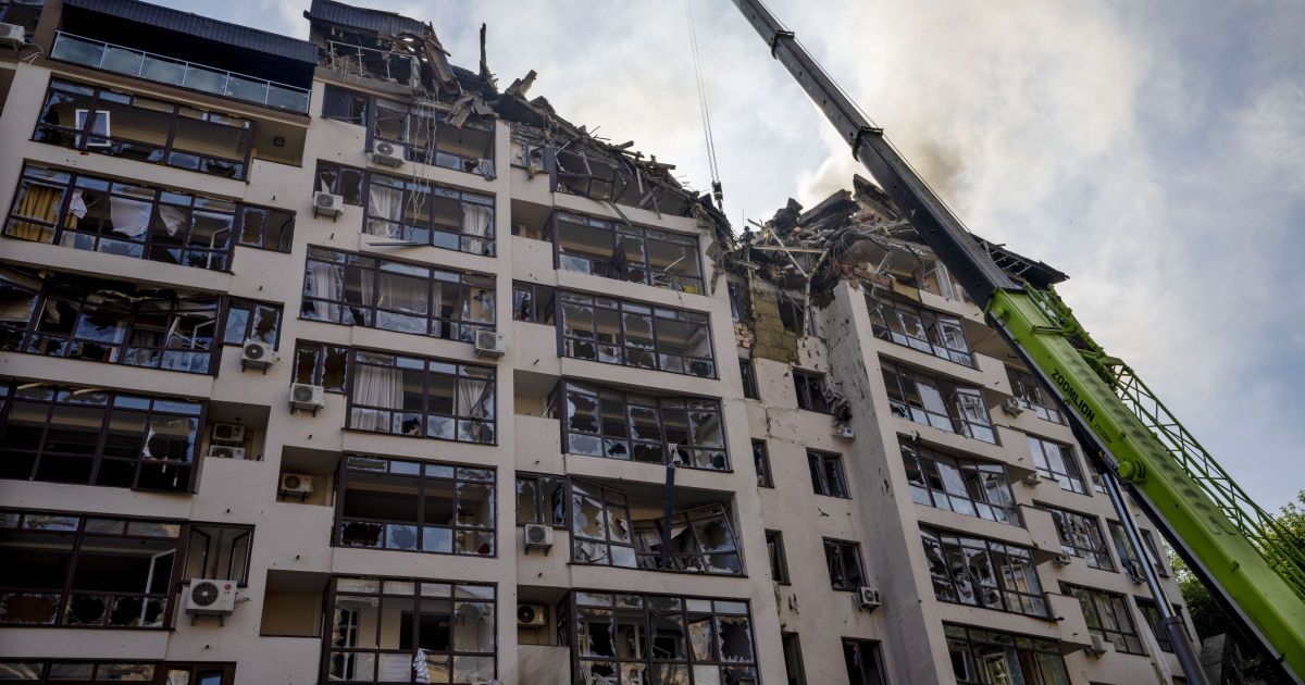 Mommy, Are You There?: Survivor of Russian Missile Strike on Kyiv Recalls How She Was Saving Herself and Her Daughter under the Rubble