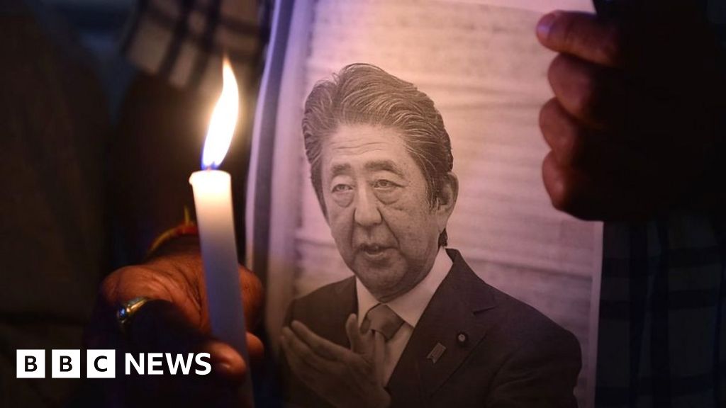 Shinzo Abe: Japanese mourners pay last respects to ex-PM at funeral