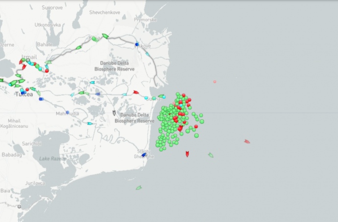 Traffic jam on entry to Danube as vessels line up to export Ukrainian grain