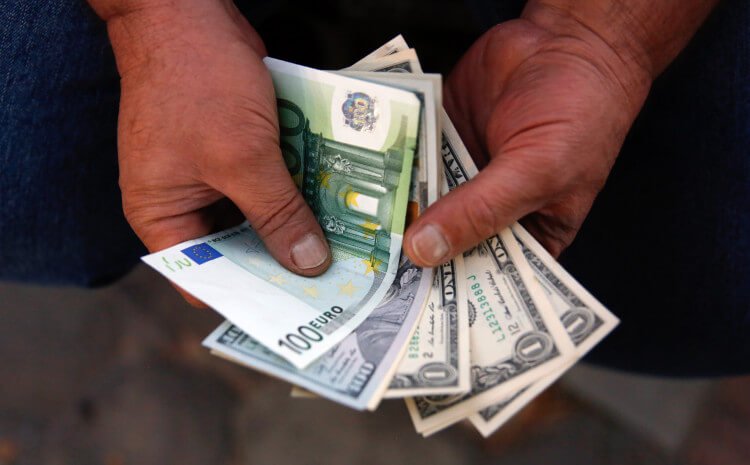 For the first time in 20 years the Dollar and the Euro become equal
