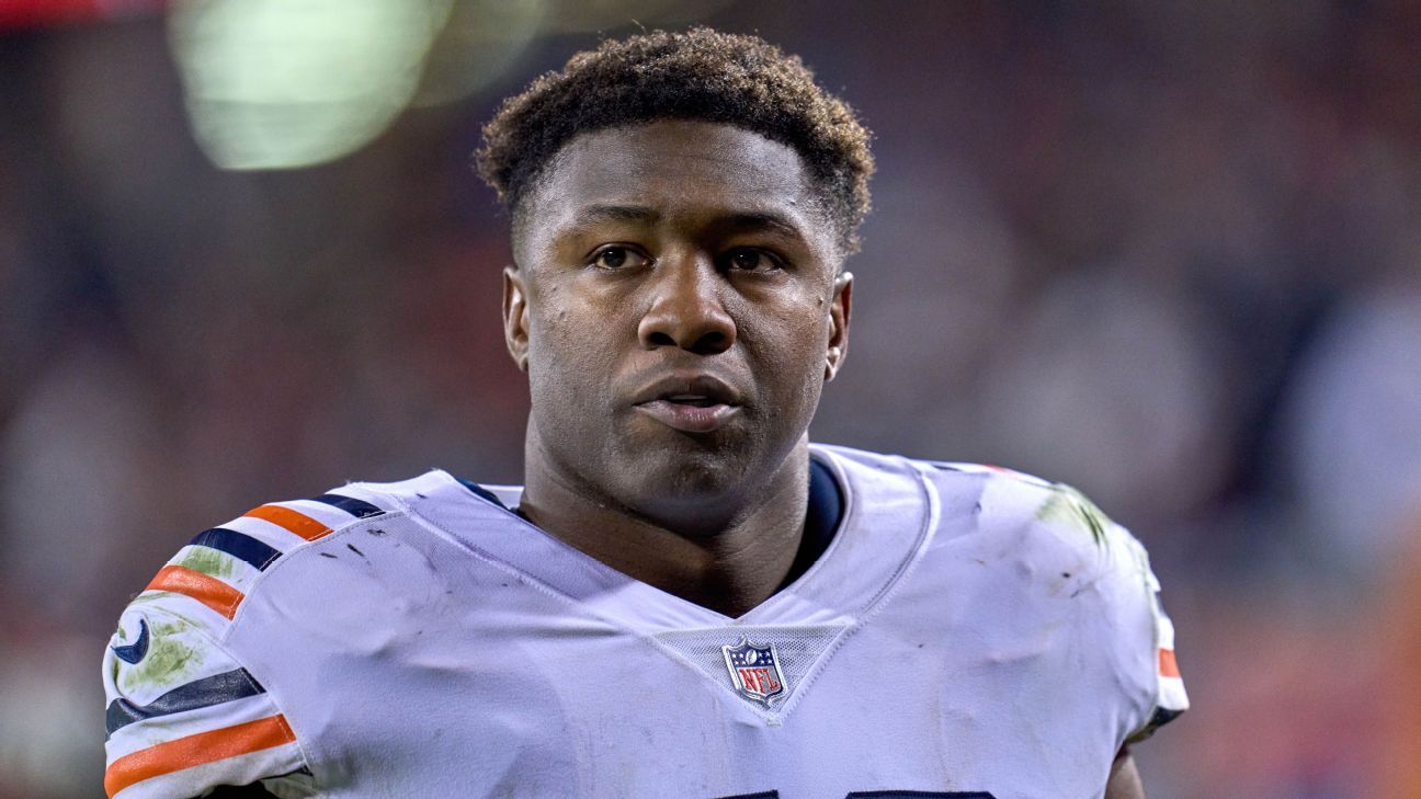 Smith requests trade, says Bears don't value him