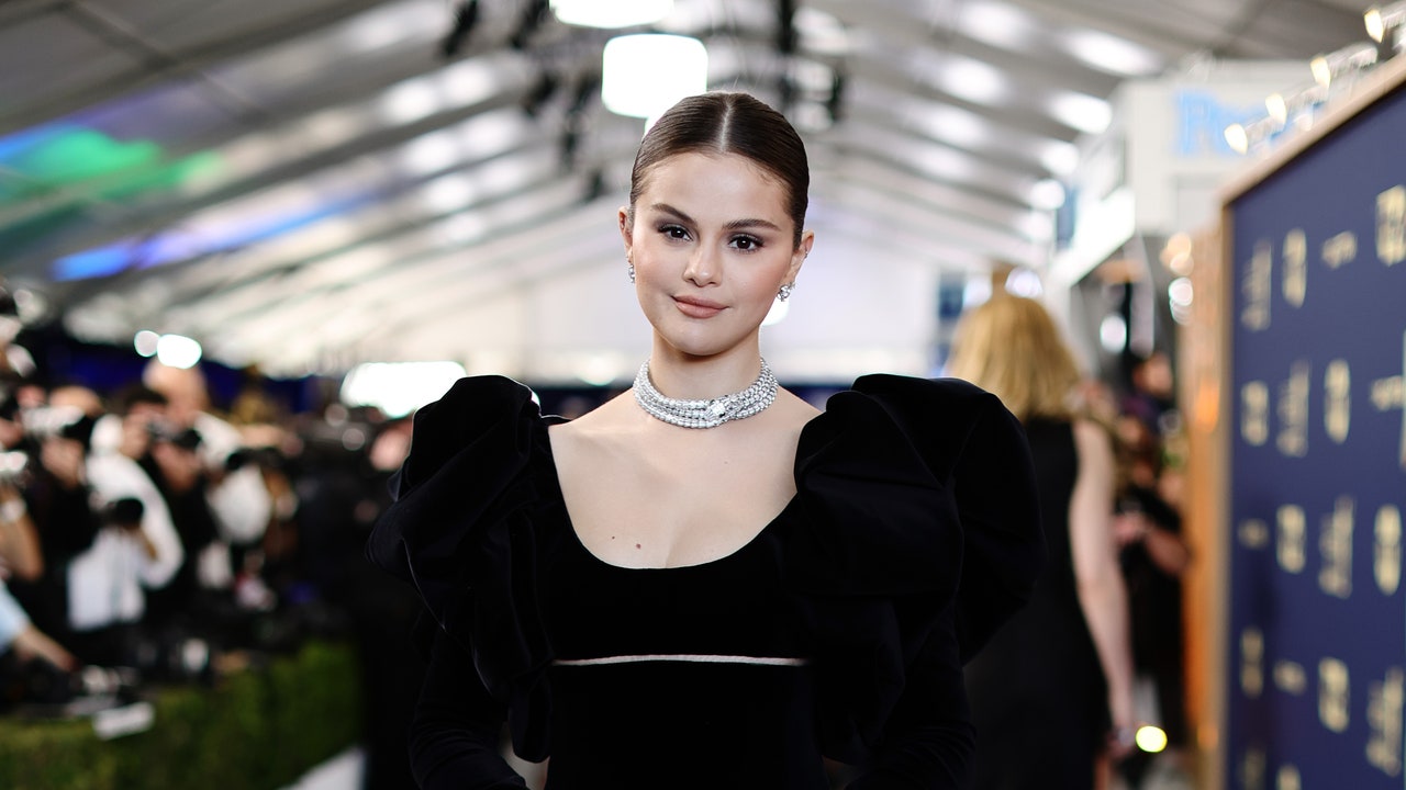 Selena Gomez and Her Stomach Are Not the Beacons of Body Positivity You're Turning Them Into