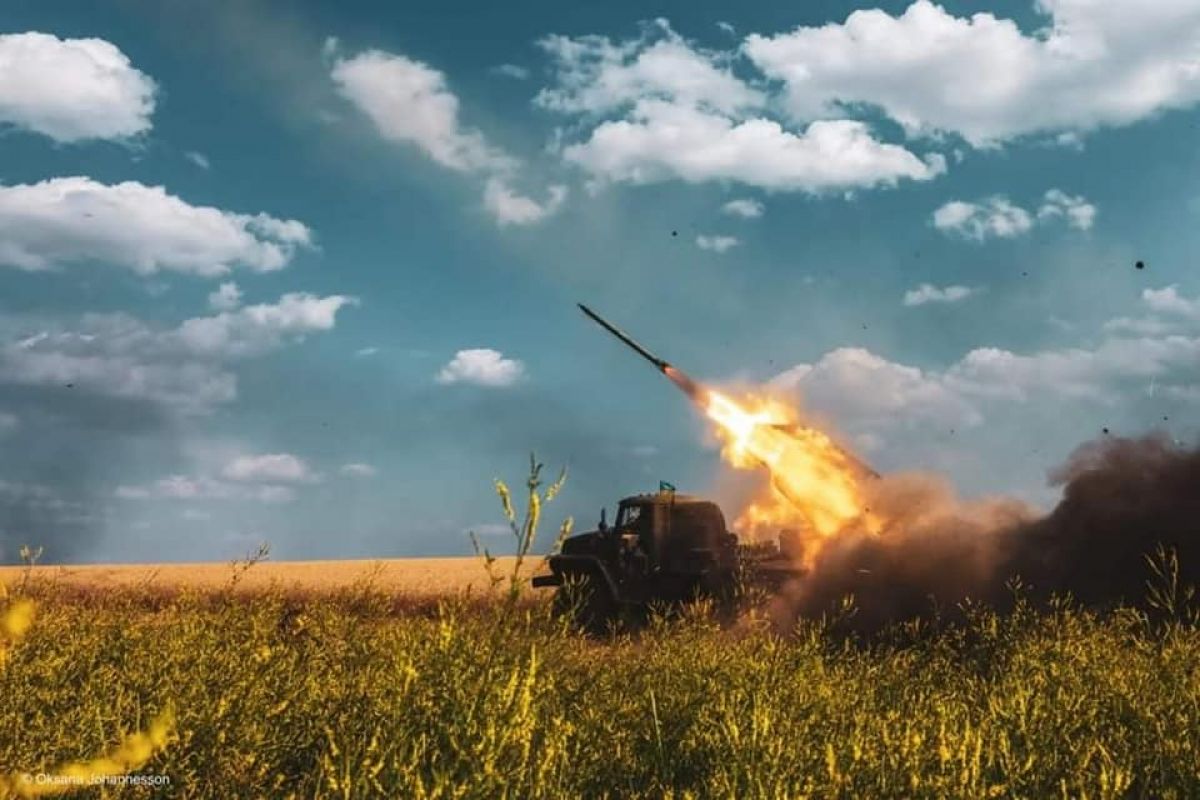Ukrainian forces broke through the first line of defense in Kherson Oblast