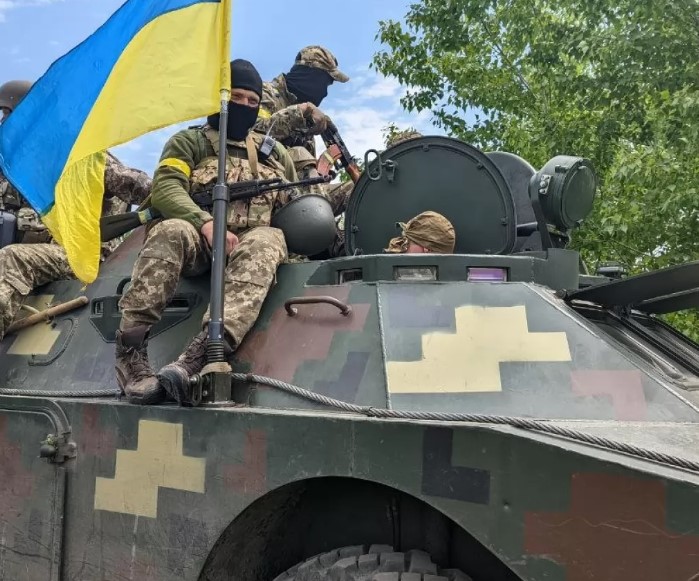 The AFU removed the russian flag in Nova Husarivka, Kharkiv Oblast