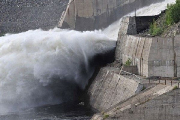 Kryvyi Rih restores infrastructure after Russian missiles hit a dam
