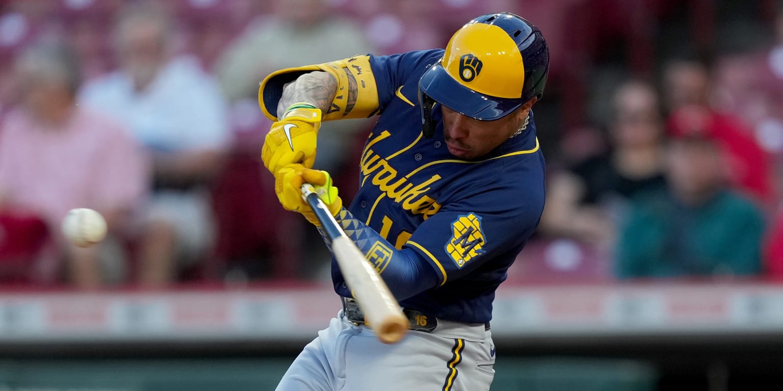 Wong blasts 3 home runs as Brewers top Reds