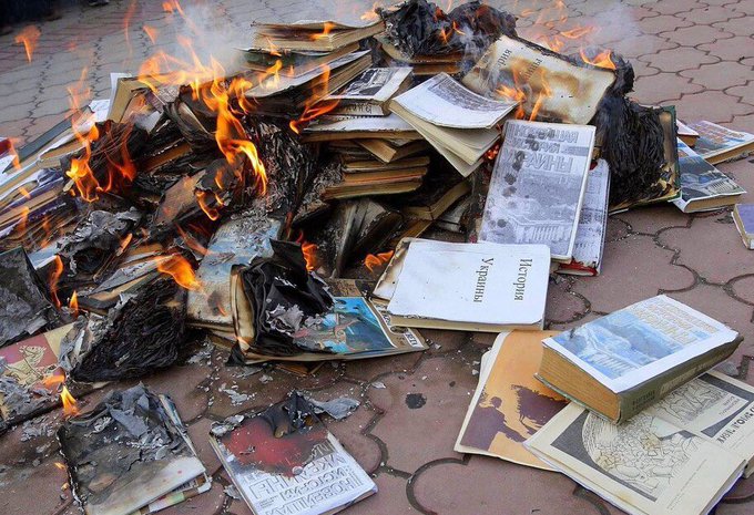 Russian occupiers burn Ukrainian books in Mariupol