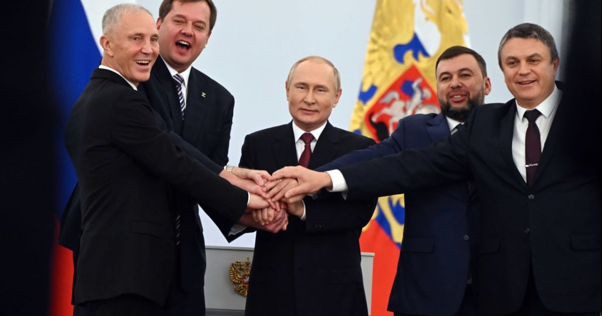 Papers Were Prepared in a Hurry – Political Strategist about “Integration of Ukrainian Territories with the Russian Federation”