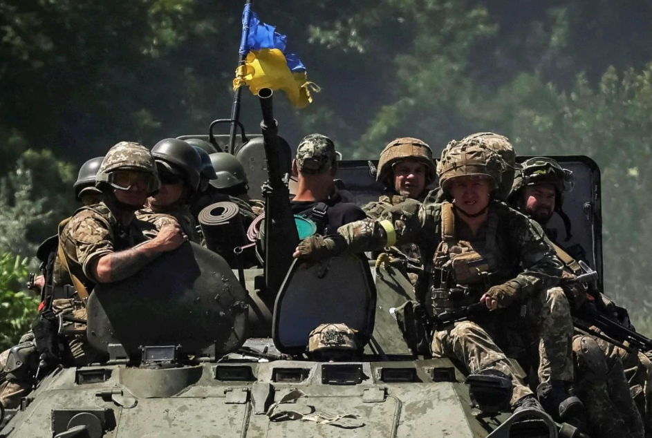 Ukrainian Army Pushing Russian Army To Kherson From Two Directions
