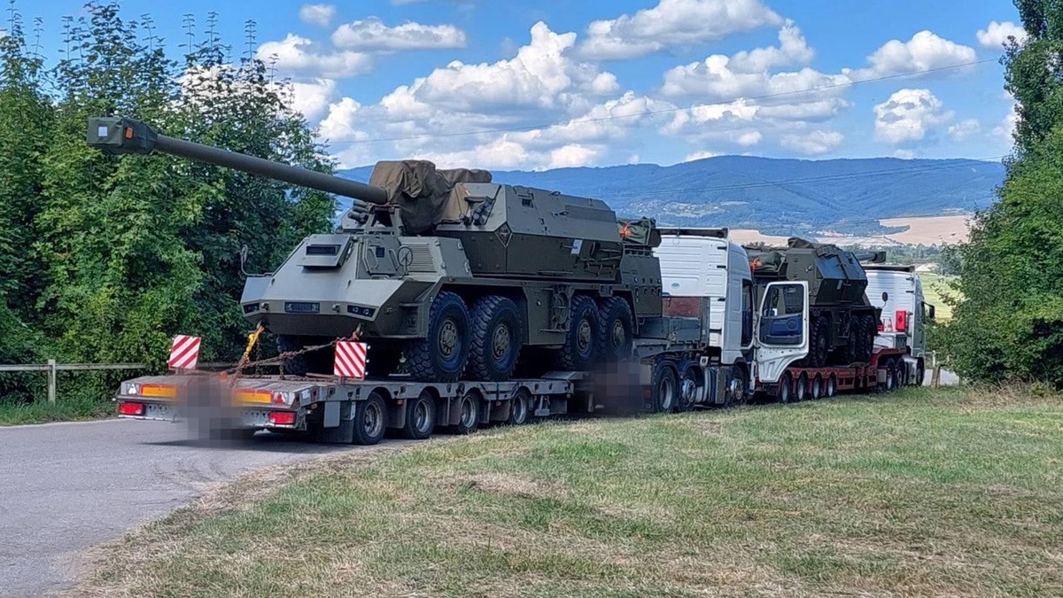 Germany plans to supply Ukraine with extra self-propelled guns Zuzana