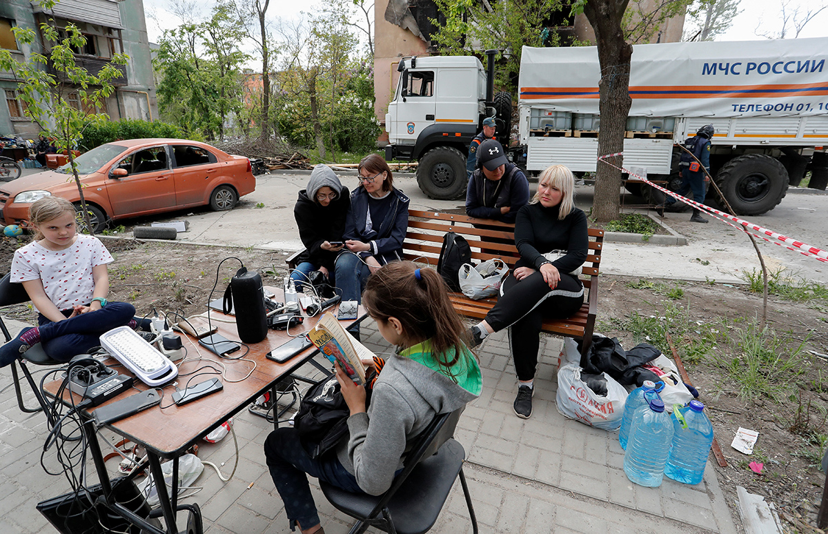 People in occupied Mariupol still live in tents and cook over bonfires