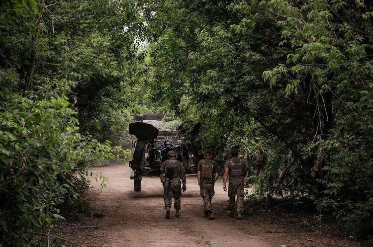 The Ukrainian army continues its counteroffensive operations along the Svatove-Kreminna line