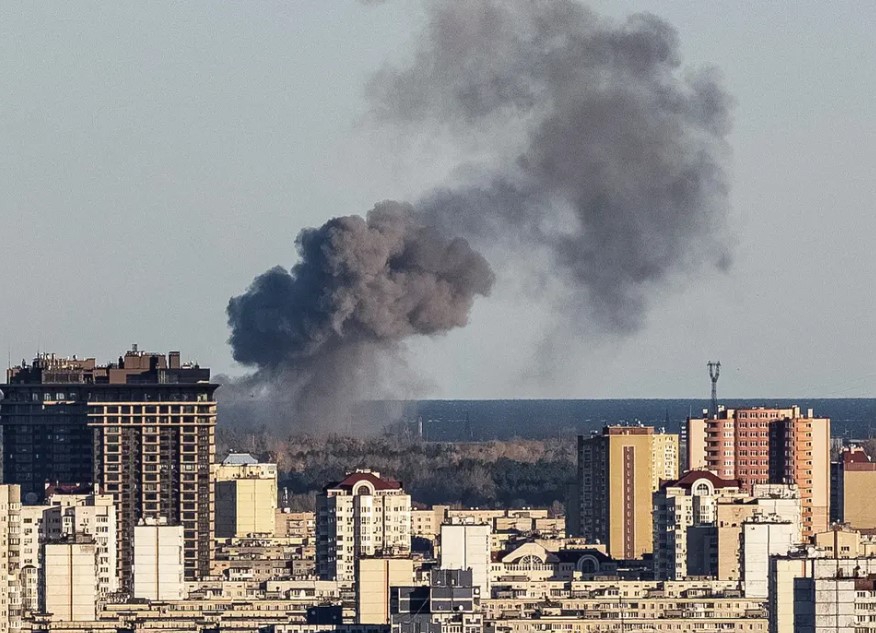 Explosions in Kyiv as Russia attacks Ukraine infrastructure