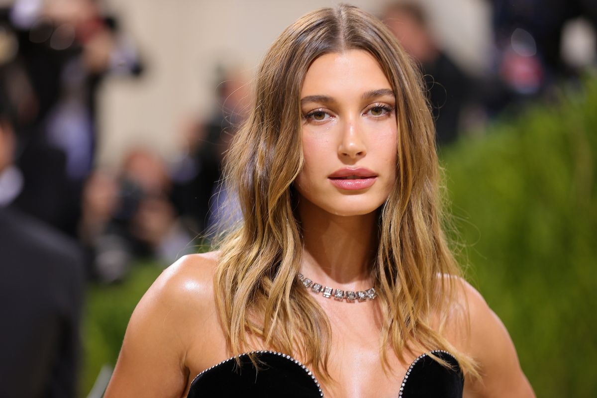 Amazon Reviewers Swear This Is The $10 Dupe For Hailey Bieber's Glazed Donut Nails