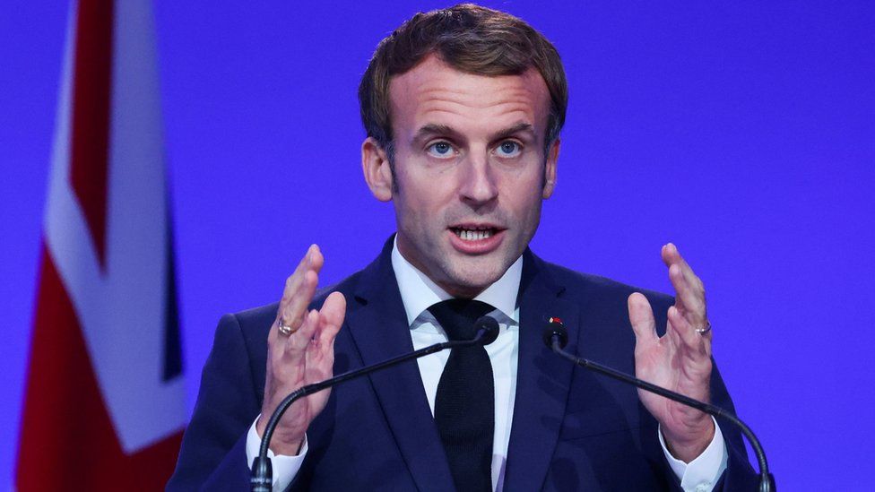 Macron Disclosed Details of His Conversation with Zelenskyy: Promised to Strengthen Air Defence