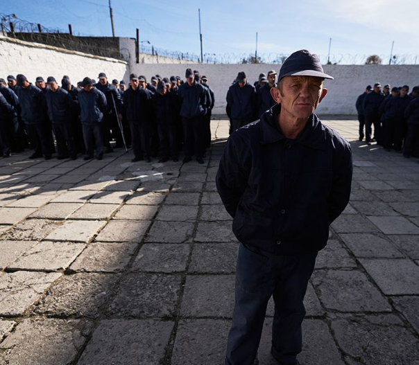 Left behind like meat: how occupiers live in Ukrainian captivity and what they say