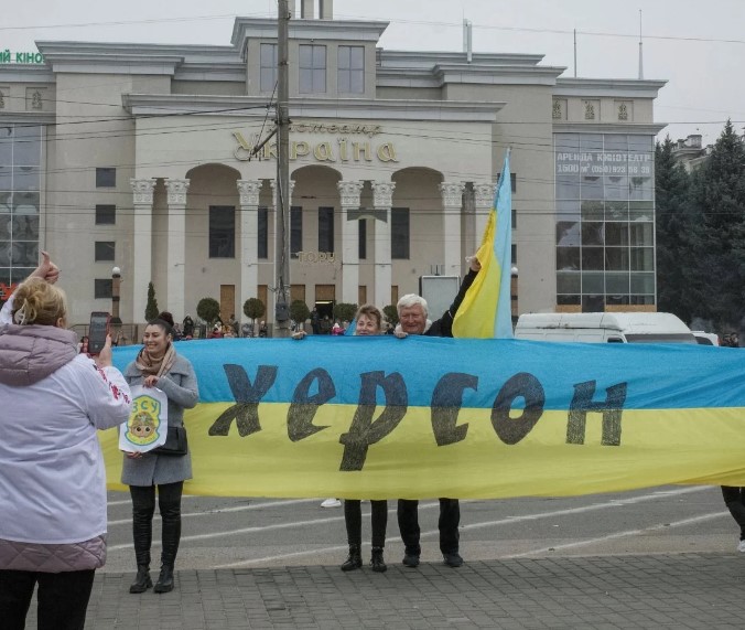 CNN and Sky News journalists stripped of their accreditation for reporting from Kherson