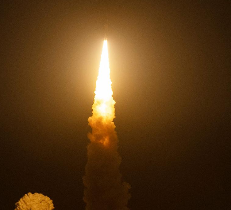 NASA launches rocket for Artemis moon mission