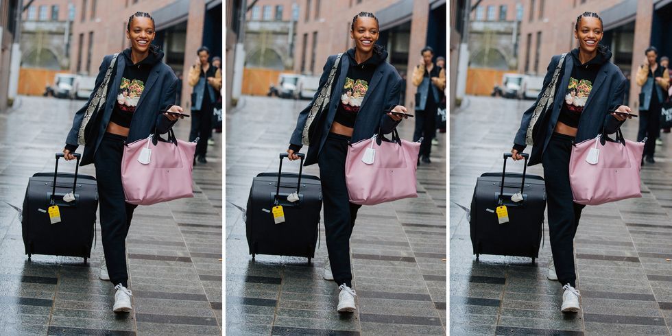 40 Best Gifts for Travelers That Make Globetrotting Easy in 2022