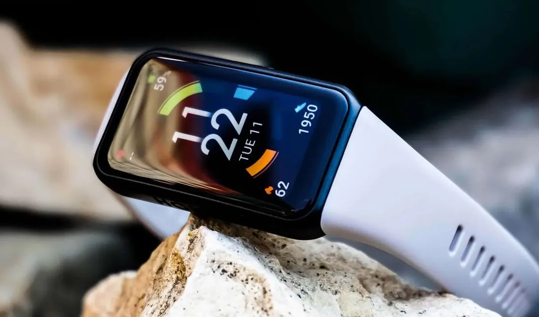 Xiaomi Smart Band 7 Pro Review: It Breaks the Bank
