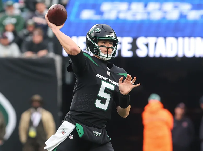 Mike White throws for 3 touchdowns as the Jets blow out the Bears