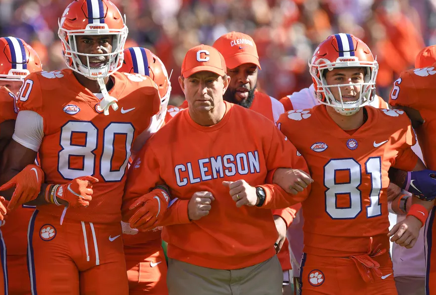 Clemson's muddle huddle kick return was a beautiful disaster