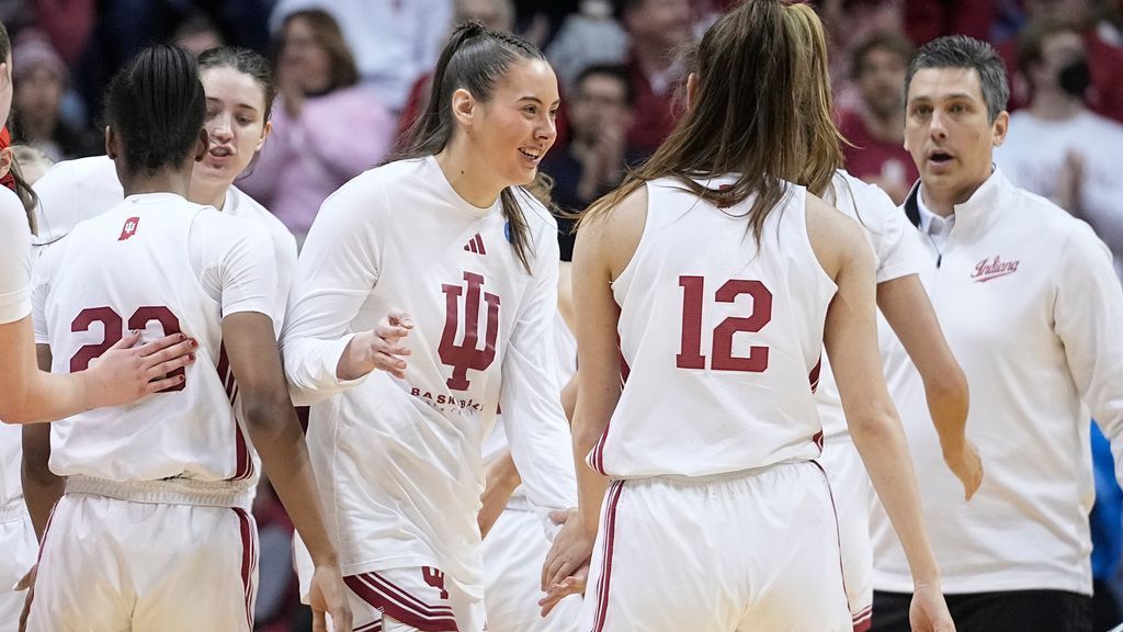 Indiana women cruise in R1 with Holmes sitting