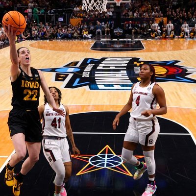 Clark buries S.C. with 41, carries Iowa into final