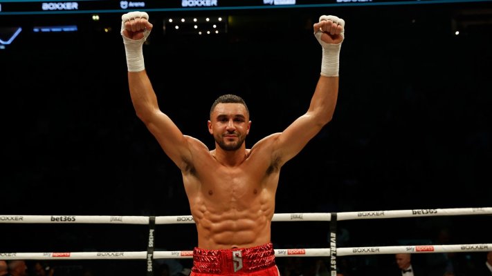Jose de Jesus Macias steps in to face Callum Simpson at York Hall after Germaine Brown injury
