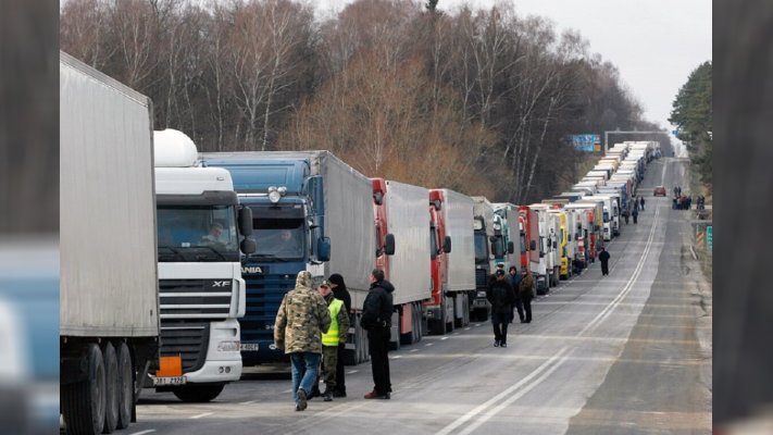 The Poles completely stopped allowing buses and cars at three checkpoints