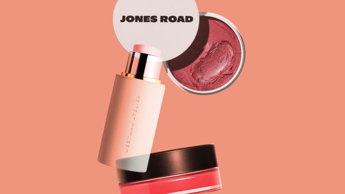 14 Best Blushes for Mature Skin for a Bouncy Finish